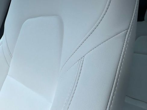 Used 2021 Tesla Model Y Long Range image 18