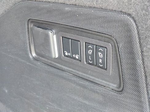 Used 2023 Cadillac Escalade Sport AWD/4WD image 18