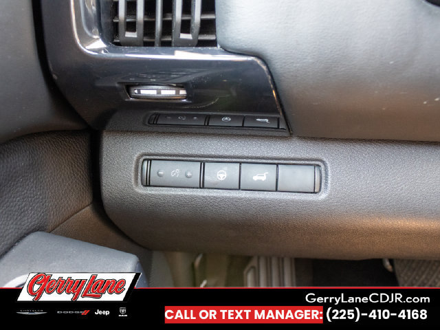 Used 2025 Nissan Pathfinder SV FWD image 8