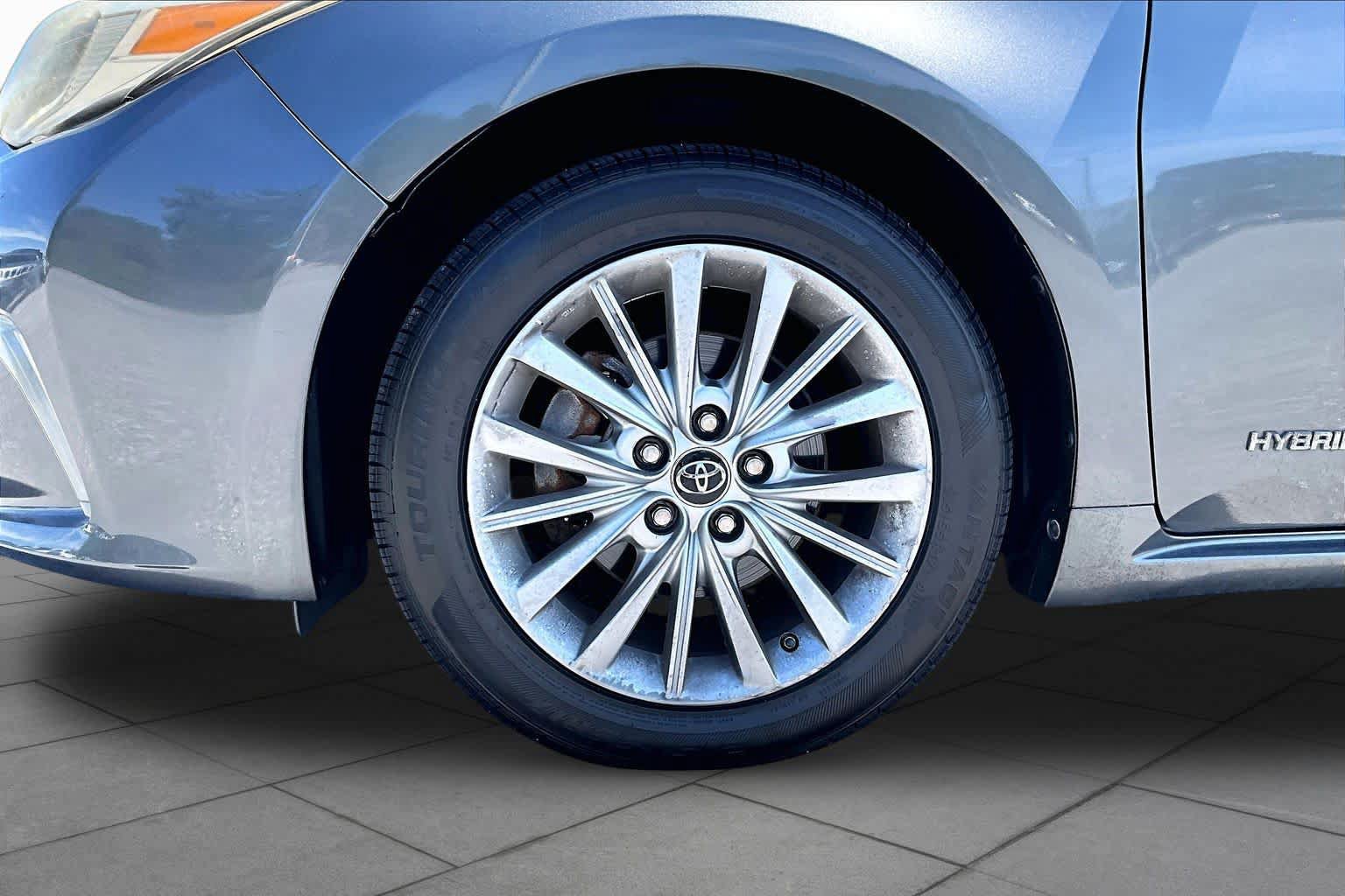 Used 2017 Toyota Avalon Limited FWD image 11