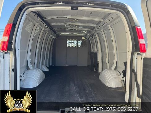 Used 2023 GMC Savana 2500 Extended image 12