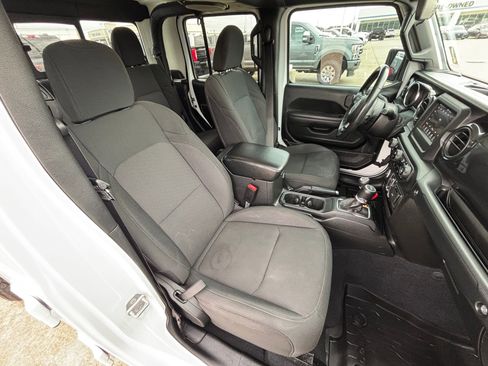Used 2022 Jeep Gladiator Sport image 32