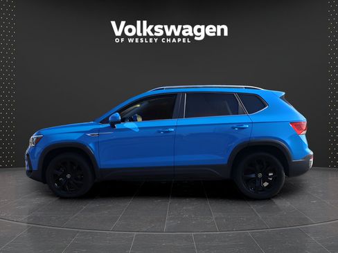 Certified 2023 Volkswagen Taos SE w/ Panoramic Sunroof Package FWD image 5