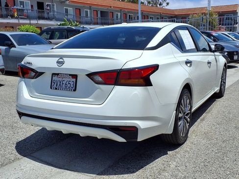 Used 2025 Nissan Altima 2.5 SV FWD image 21