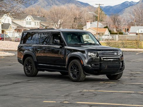Used 2023 Land Rover Defender 130 X-Dynamic SE image 3