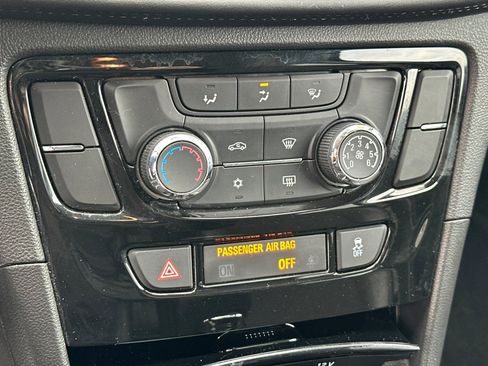 Used 2022 Buick Encore Preferred w/ Safety Package image 21