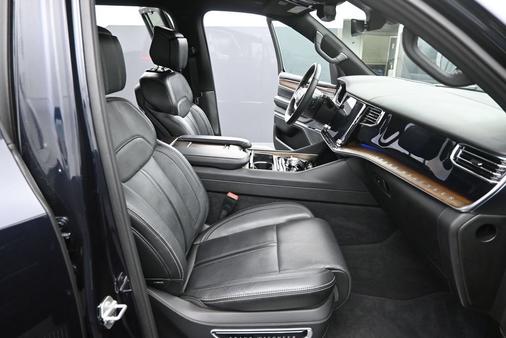 Used 2025 Jeep Grand Wagoneer 4WD image 23