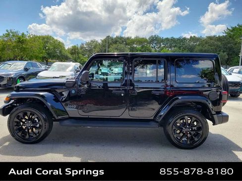 Used 2025 Jeep Wrangler Unlimited Sahara AWD/4WD image 11