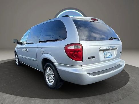Used 2004 Chrysler Town & Country Touring FWD image 10