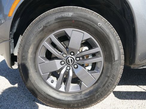 Used 2025 Nissan Frontier SV image 13