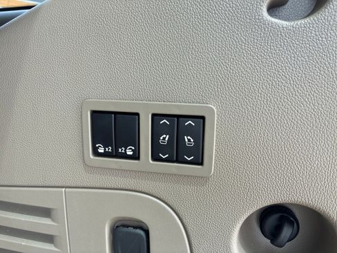 Used 2018 GMC Yukon SLT w/ Open Road Package AWD/4WD image 6