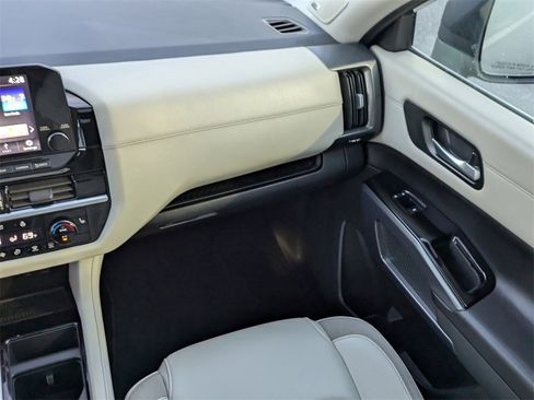 Used 2023 Nissan Pathfinder SL w/ SL Premium Package image 18