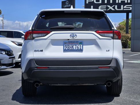 Used 2022 Toyota RAV4 LE FWD image 5