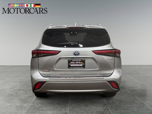 Used 2023 Toyota Highlander Platinum image 4