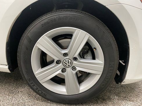 Used 2017 Volkswagen Golf Wolfsburg Edition image 25