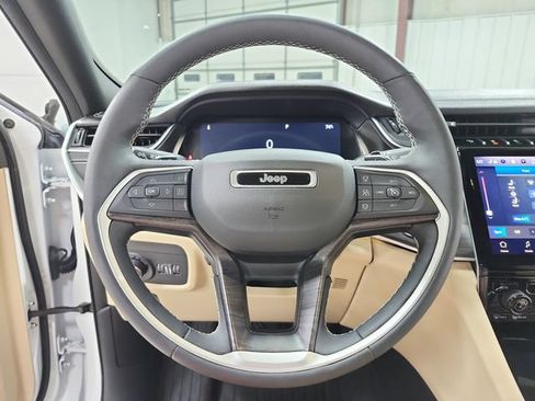 Used 2023 Jeep Grand Cherokee L Limited w/ Luxury Tech Group II AWD/4WD image 25