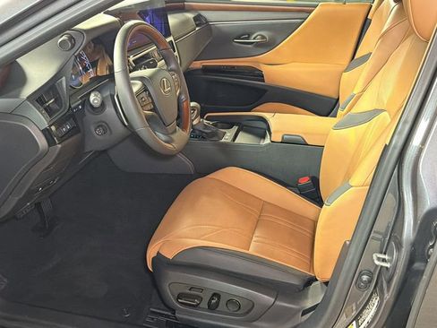 Used 2025 Lexus ES 300h w/ Technology Package image 19