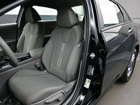 Certified 2026 Hyundai Elantra Hybrid FWD image 11