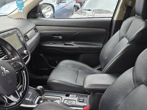 Used 2020 Mitsubishi Outlander SEL AWD/4WD image 17