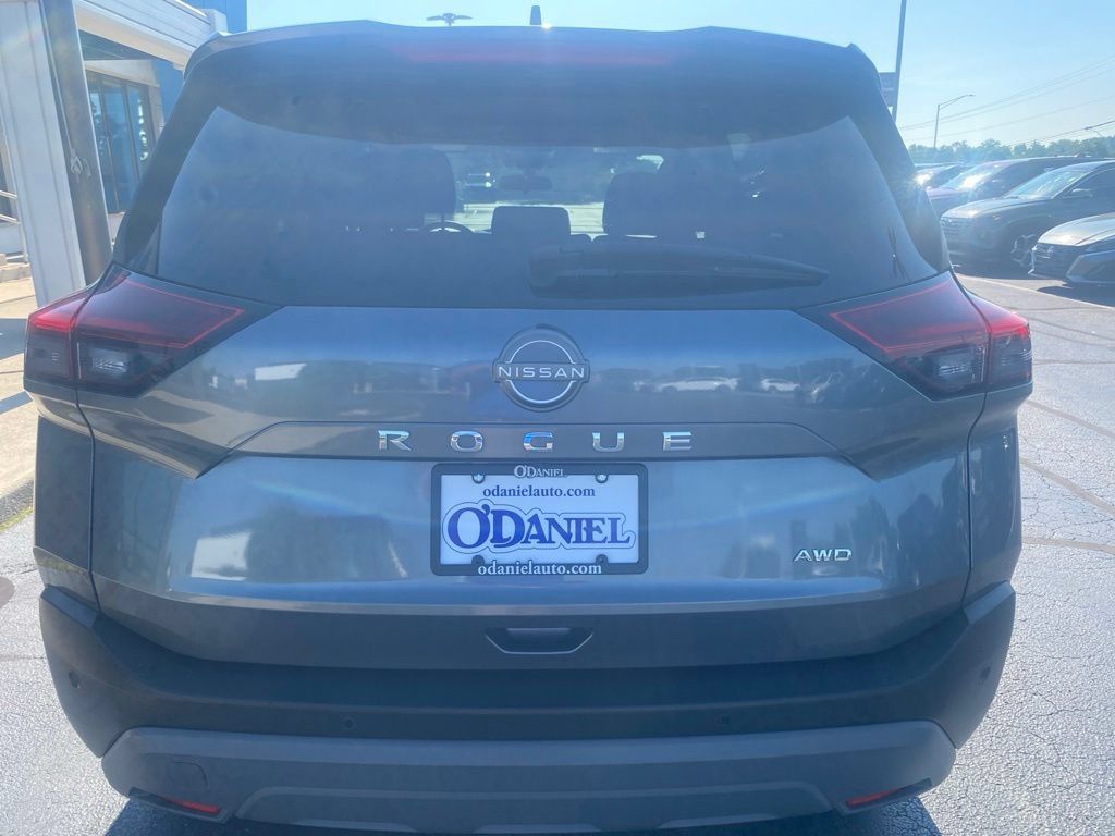 Used 2023 Nissan Rogue S AWD/4WD image 6