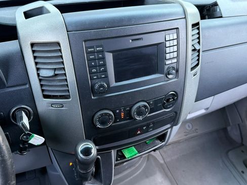 Used 2014 Freightliner Sprinter 2500 image 16