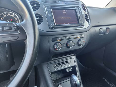 Used 2016 Volkswagen Tiguan SE image 13