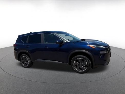 Used 2025 Nissan Rogue SV FWD image 2