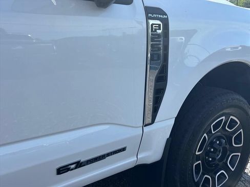 Used 2023 Ford F250 Platinum AWD/4WD image 11
