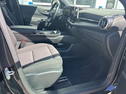 Used 2025 Chevrolet Equinox LT image 38