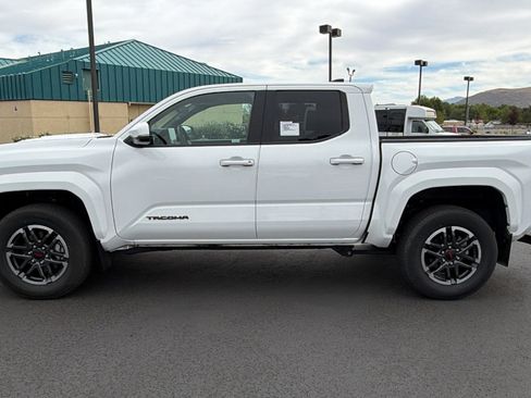 Used 2024 Toyota Tacoma TRD Sport w/ TRD Sport Upgrade Package RWD image 6