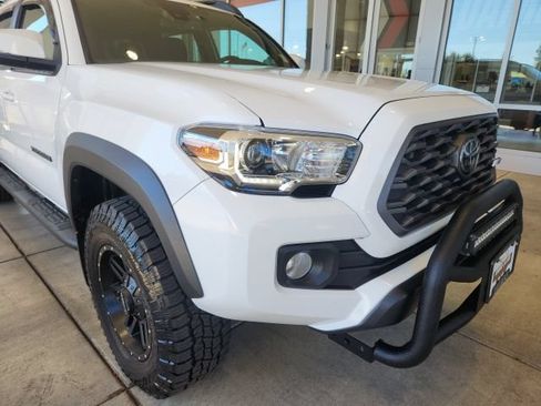 Certified 2022 Toyota Tacoma TRD Off-Road w/ Technology Package AWD/4WD image 8