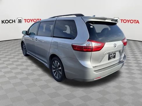 Used 2018 Toyota Sienna XLE image 5