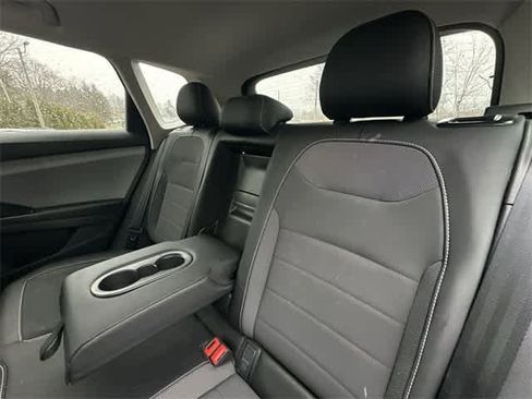 Used 2022 Volkswagen Taos SE image 16