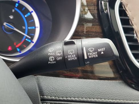 Used 2021 Chrysler Pacifica Limited w/ Uconnect Theater Family Group FWD image 24