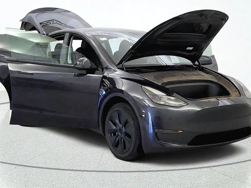 Used 2024 Tesla Model Y Long Range RWD image 11