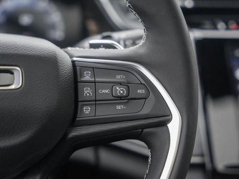 New 2025 Jeep Grand Cherokee Laredo X w/ Luxury Tech Group I image 29