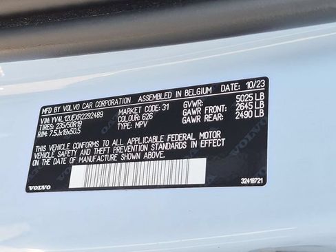 Used 2024 Volvo XC40 B5 Plus AWD/4WD image 37