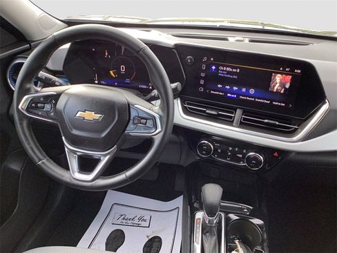 Used 2024 Chevrolet Trax LT w/ LT Convenience Package image 14