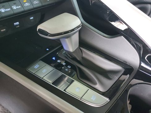 Used 2025 Hyundai Elantra Limited FWD image 30