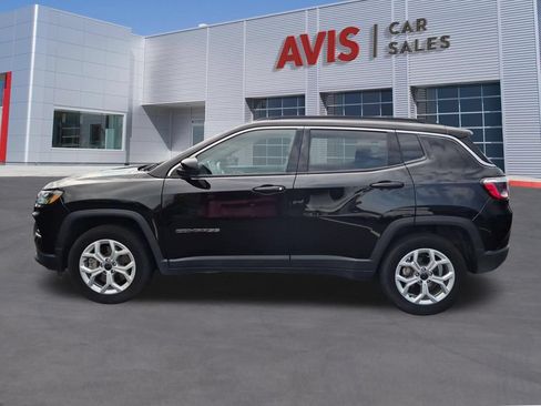 Used 2025 Jeep Compass Latitude AWD/4WD image 10