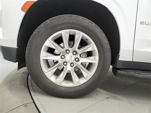 Used 2023 Chevrolet Suburban Premier image 17