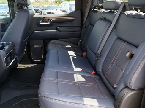 Used 2023 Chevrolet Silverado 1500 High Country w/ High Country Premium Package AWD/4WD image 27