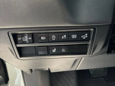 Used 2024 Toyota Tundra Limited AWD/4WD image 9