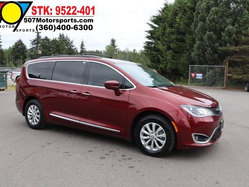Used 2017 Chrysler Pacifica Touring-L FWD image 10