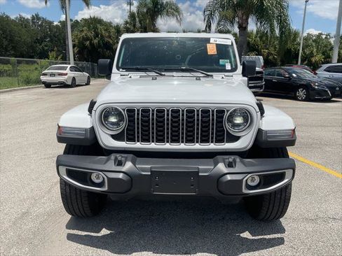 Used 2025 Jeep Wrangler Unlimited Sahara AWD/4WD image 9