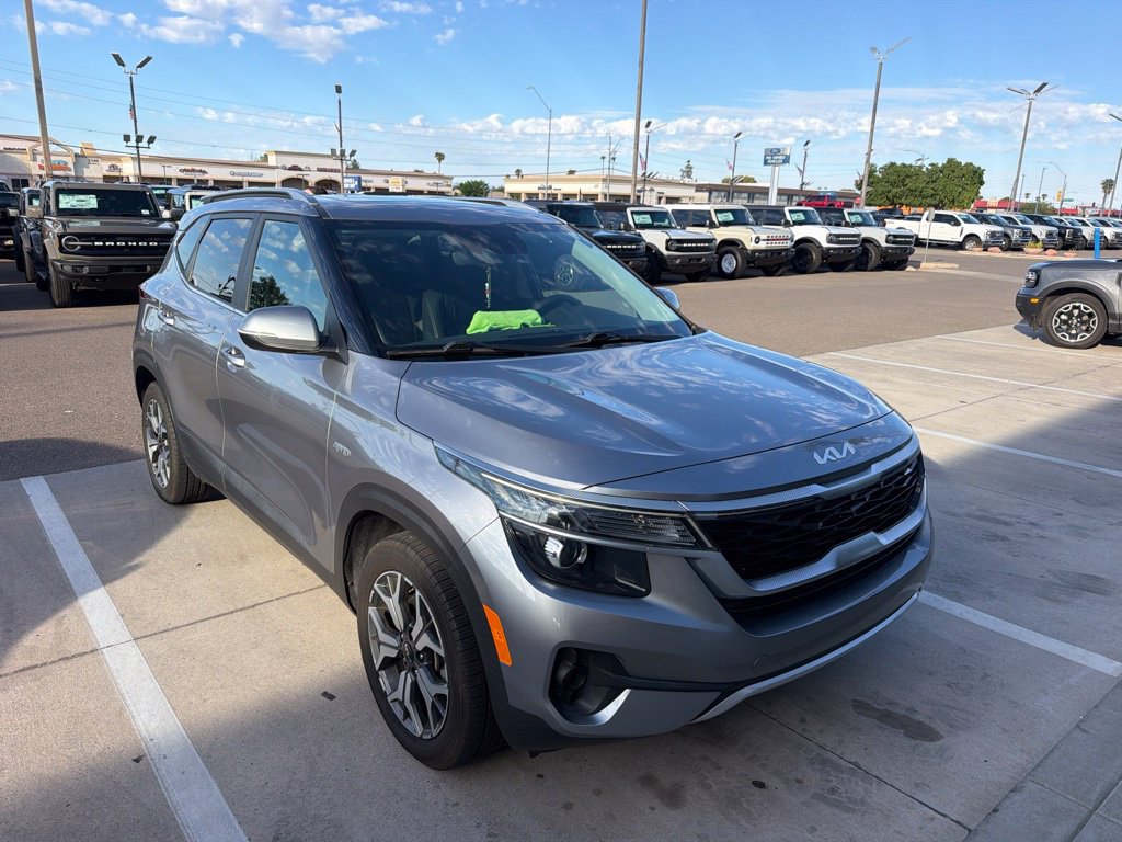 Used 2022 Kia Seltos EX AWD/4WD image 2