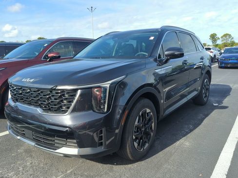 Certified 2025 Kia Sorento S w/ Panoramic Sunroof Package image 3