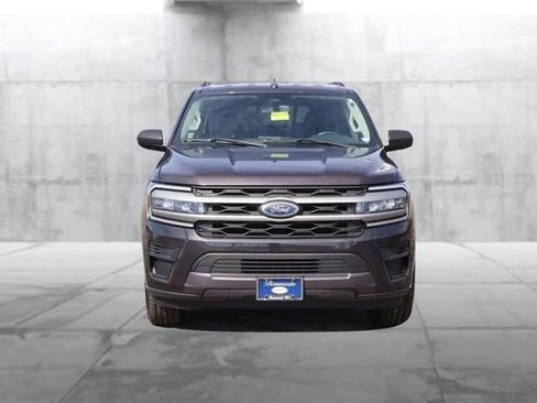 Used 2024 Ford Expedition Max XLT image 4