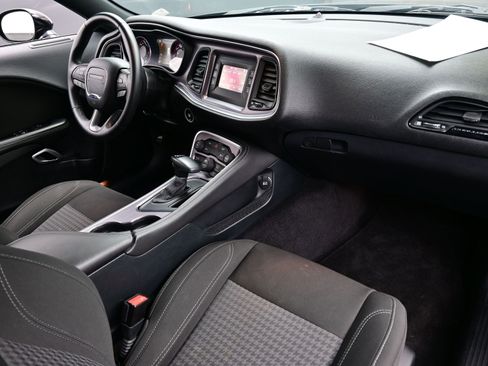 Used 2017 Dodge Challenger R/T image 15