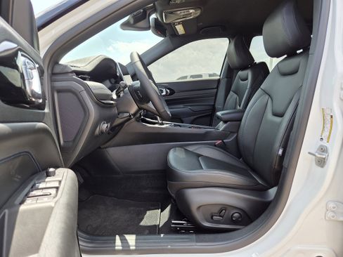 New 2026 Jeep Compass Limited image 13